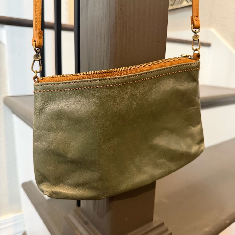 olive green hobo leather crossbody 🍃